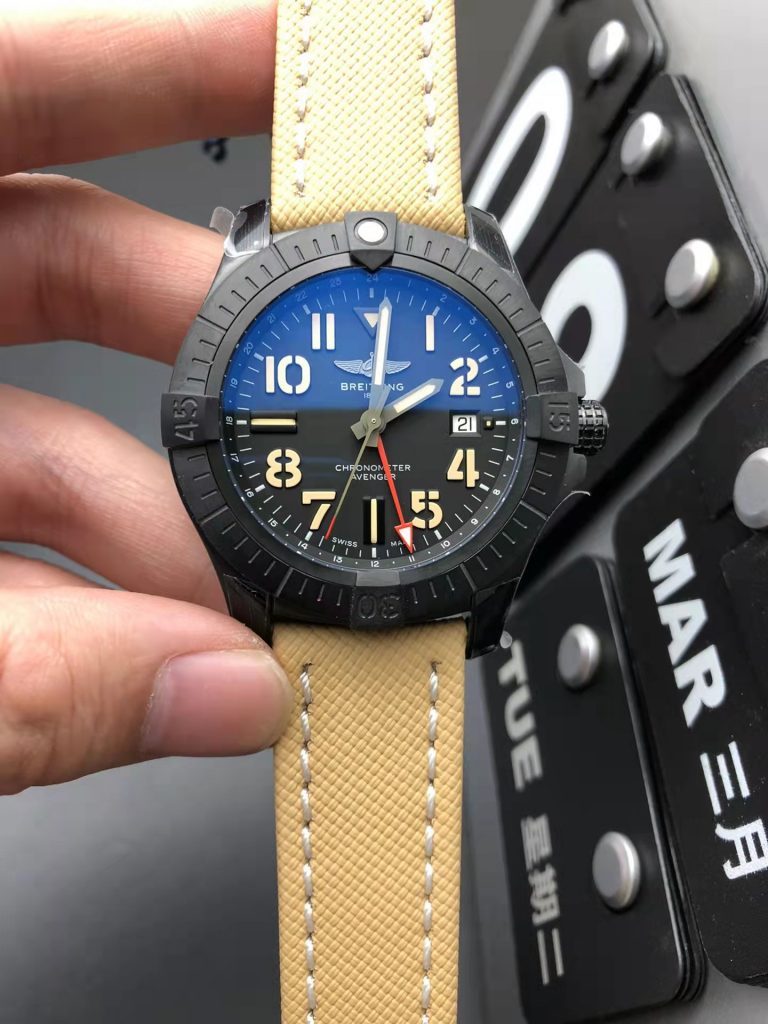 Replica-Breitling-Avenger-GMT-768x1024